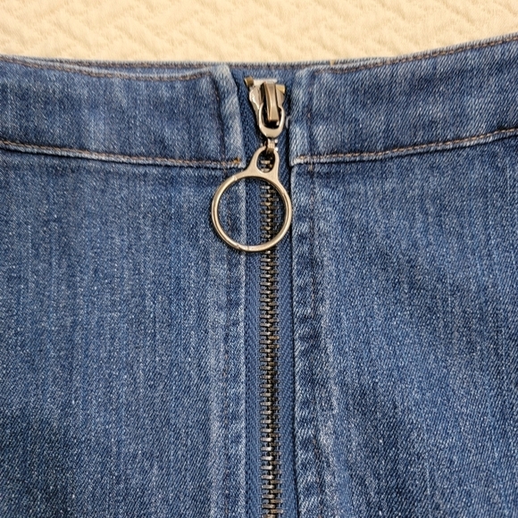 Dreamers Denim Skirt Zipper Front Mini Skirt with Pockets Size Small - Picture 3 of 11